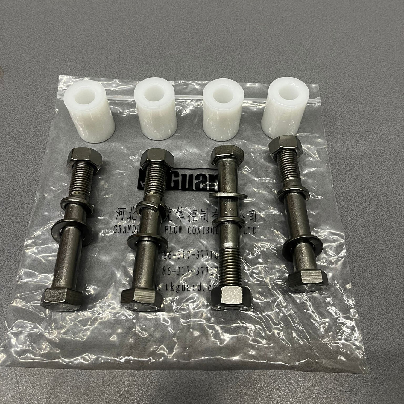 Bridas de salida / Tapones antipolvo Depósito